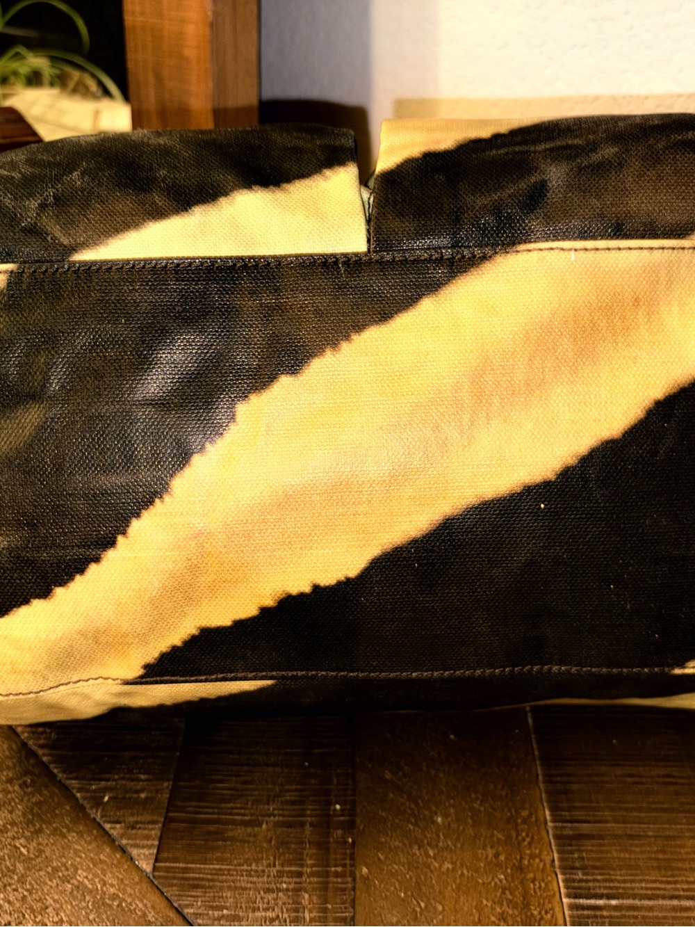 Dooney & Bourke Vintage Zebra Print Large Pocket Tote - Picture 9 of 16